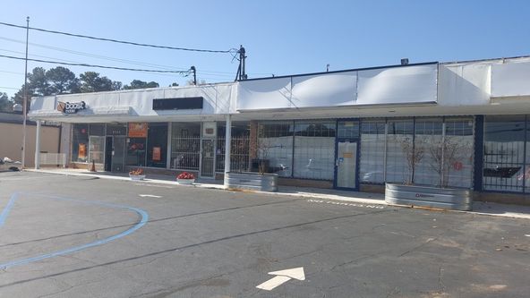 BACK ON THE MARKET | High Cap Rate | Atlanta MSA - Retail Strip Center: 1823 SW Delowe Drive, Atlanta, GA 30311